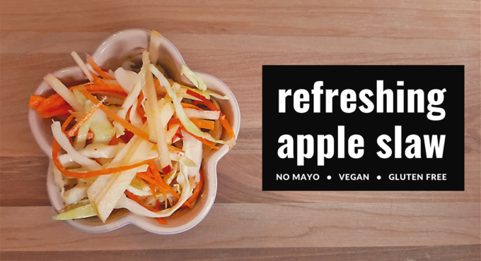 Image of the completed vegan apple coleslaw without mayo nor vinegar