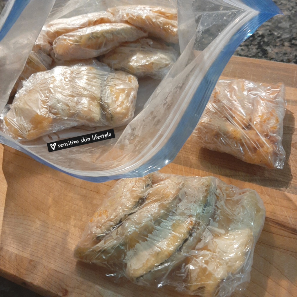 Photo of how I freeze tempura. First wrap with clingwrap without overlapping. Then place them all in a zip lock bag (to prevent the tempura from slipping out of the cling wrap)