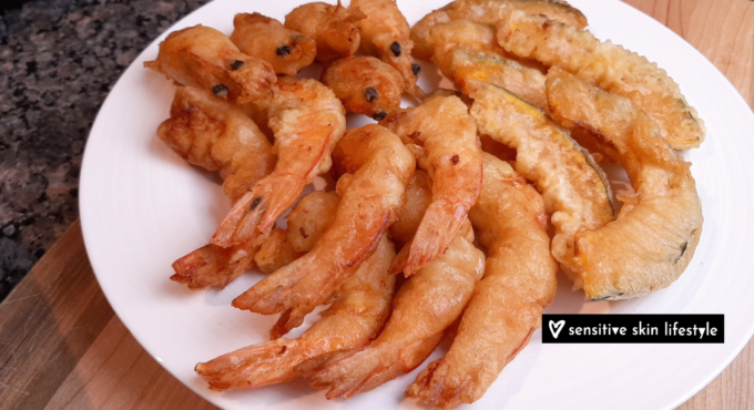 photo of a plate of golden crisp shrimp and kabocha tempura