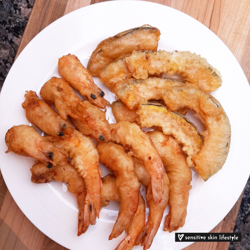 photo of a plate of tempura shrimp, juicy shrimp heads and kabocha squash